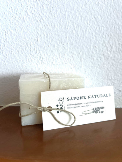 Sapone artigianale alla lavanda vista ravvicinata